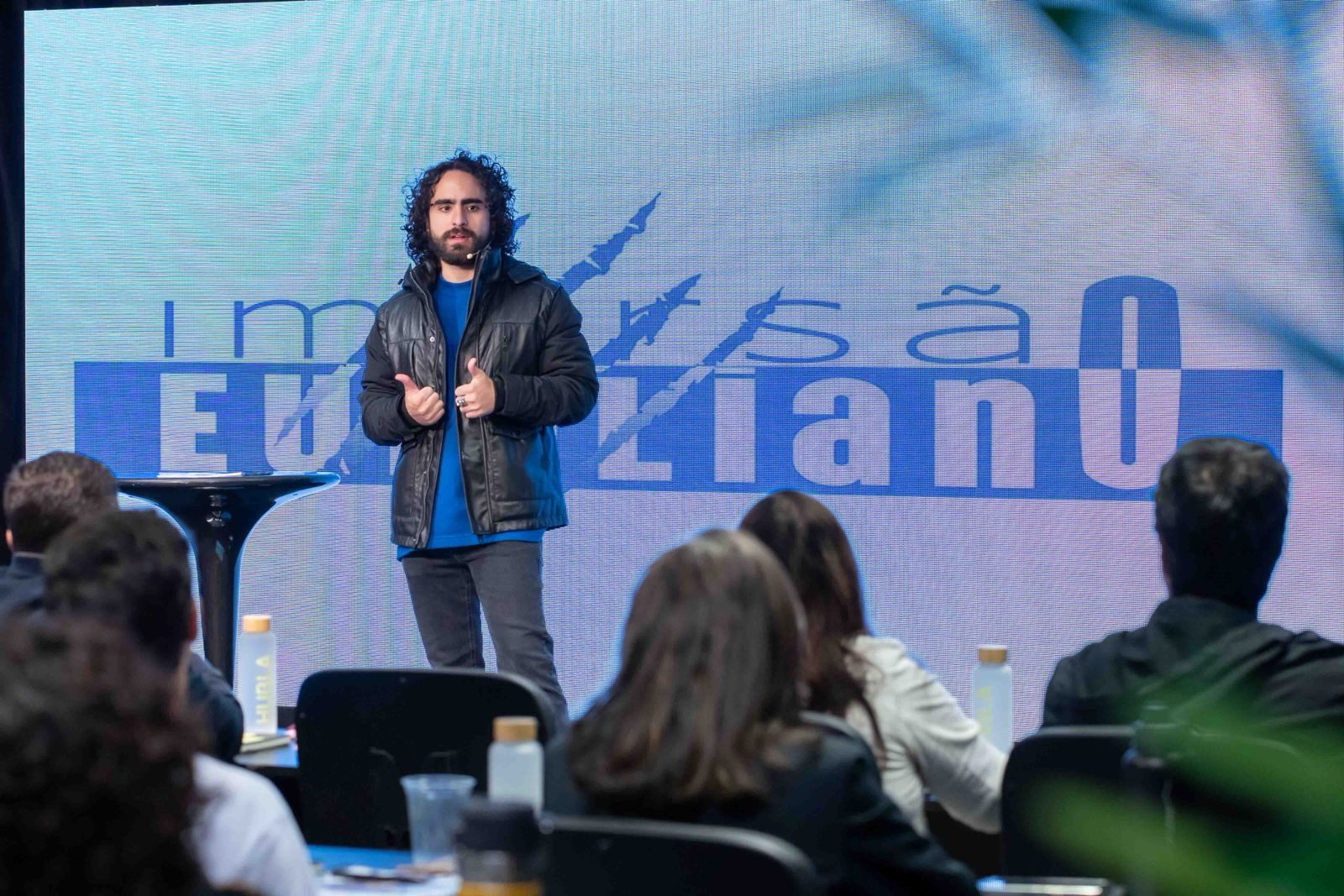 Euriler diante do painel da Imersão Euriliano na primeira edição, em março de 2025